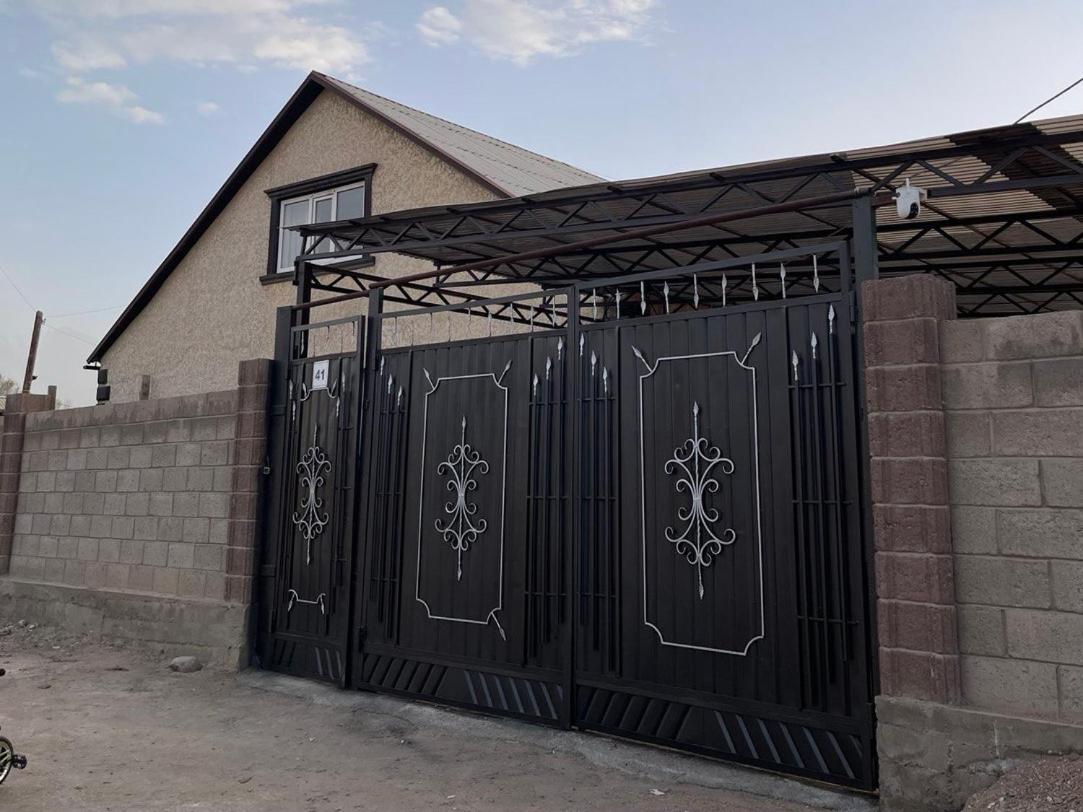 Center Guesthouse Kochkor Exterior photo